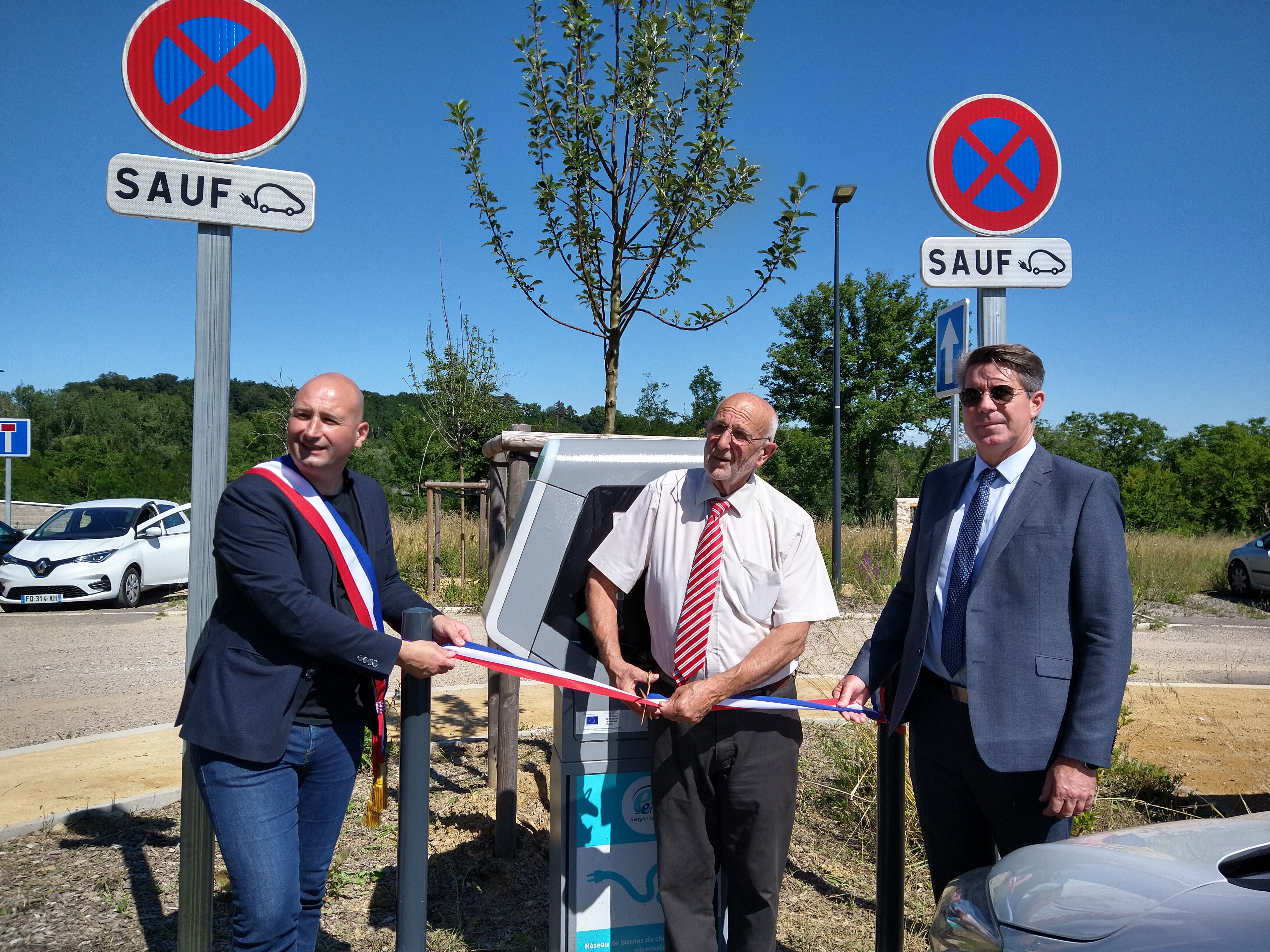 Cinq nouvelles bornes de charge pour véhicule électriques inaugurées